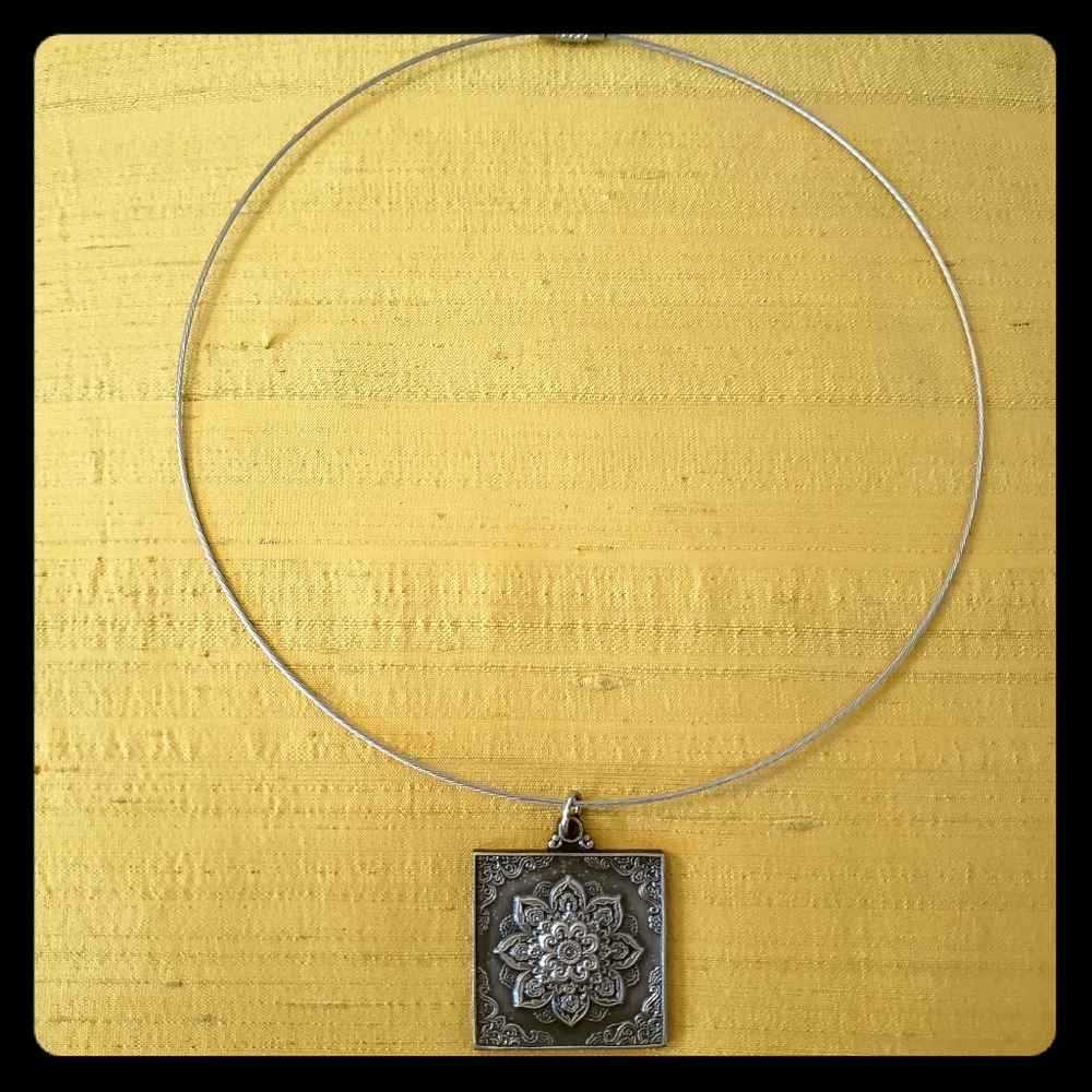 Necklace NEW